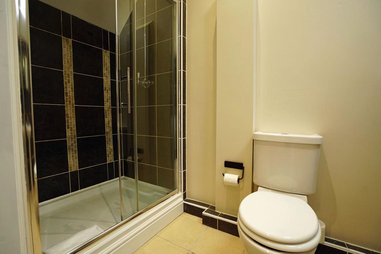 Greyhound Hever Edenbridge Room photo