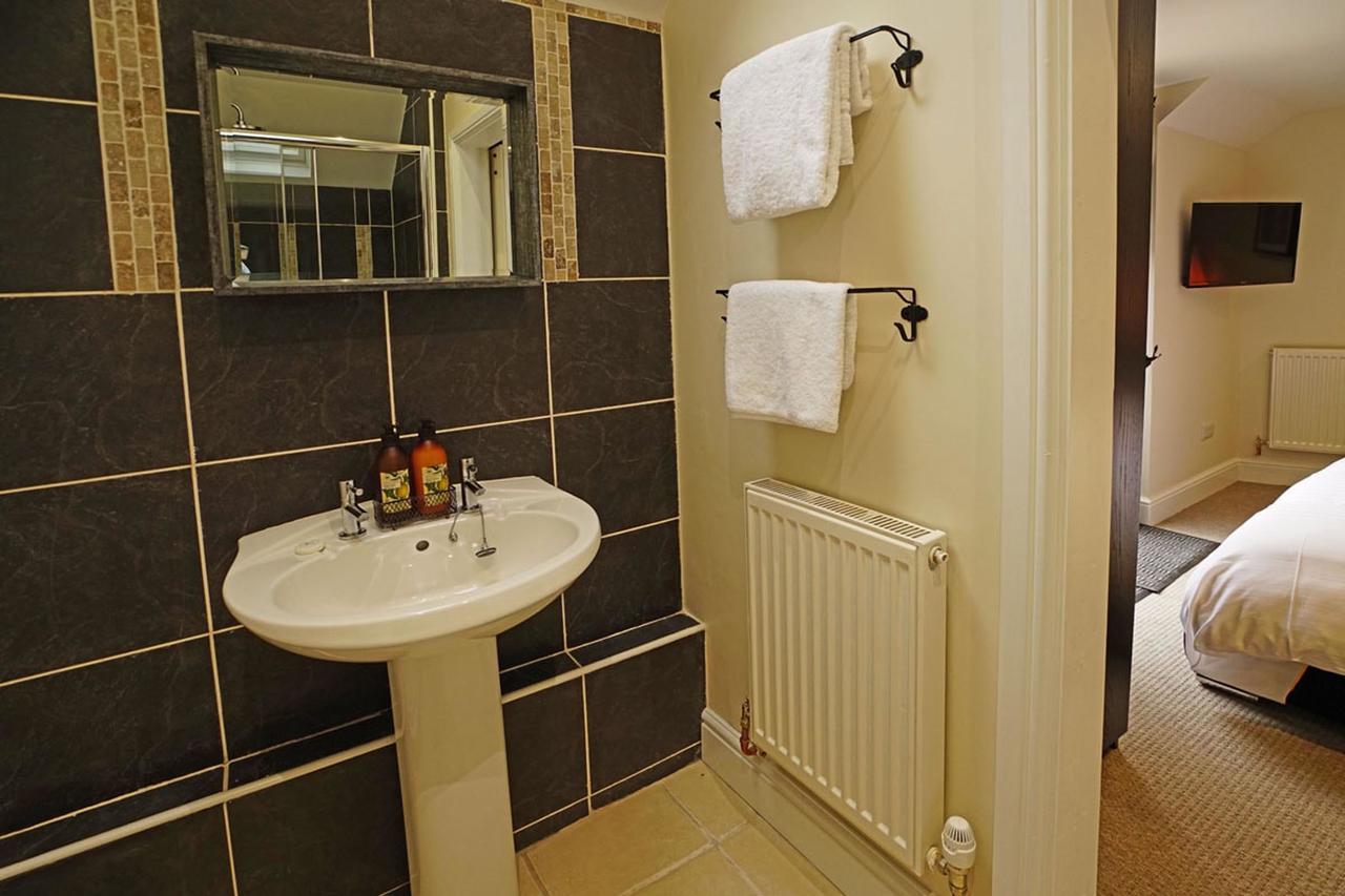 Greyhound Hever Edenbridge Room photo