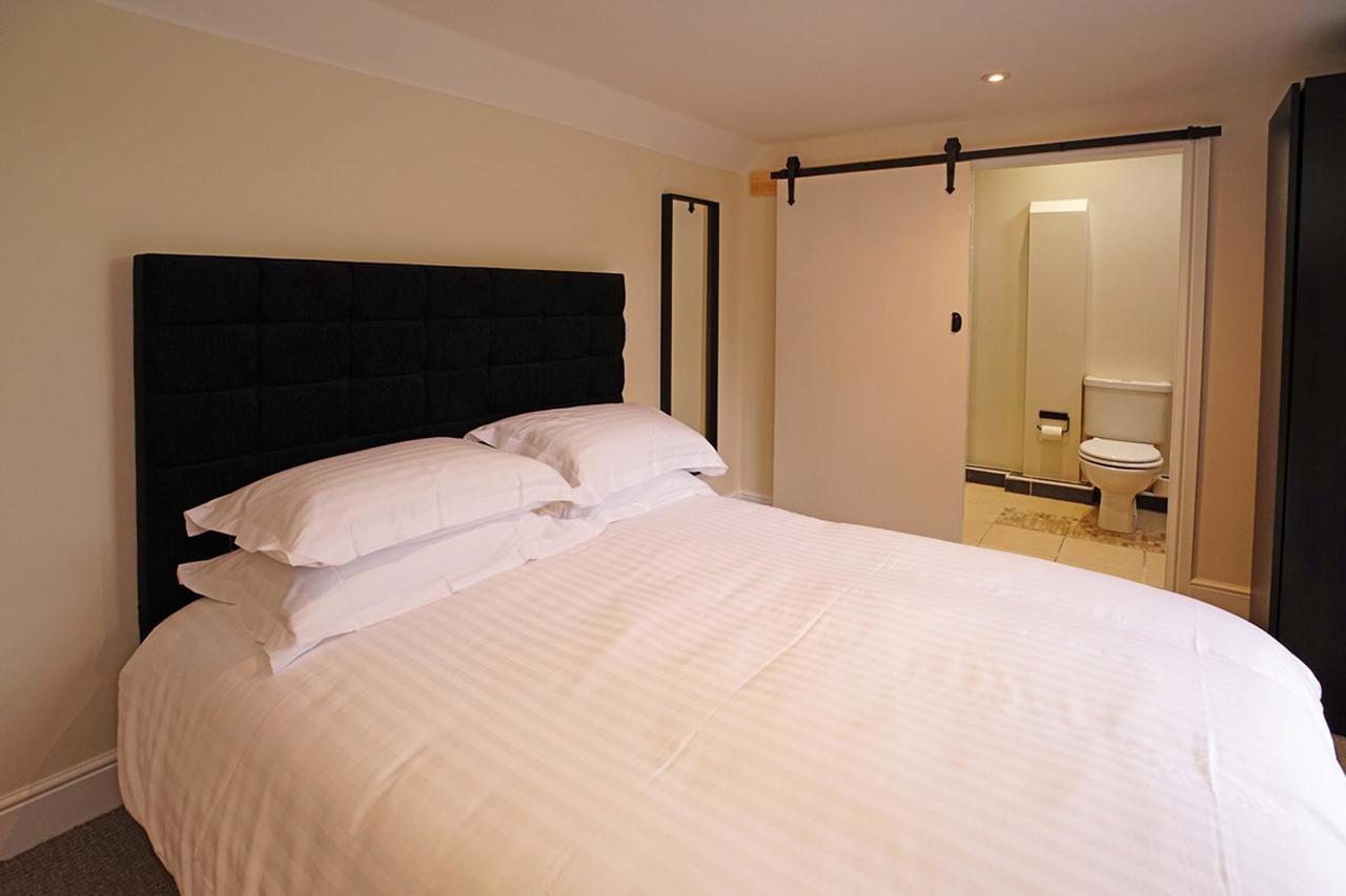 Greyhound Hever Edenbridge Room photo